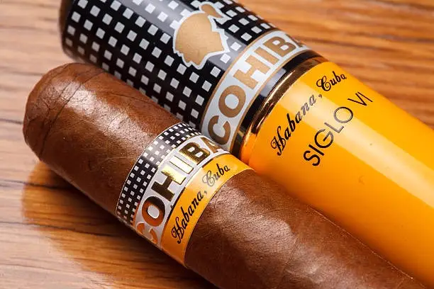 高希霸 Cohiba 世纪系列雪茄与铝管包装